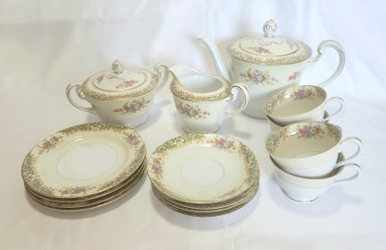 Deals Vintage unpackaged/unused 16 piece Dinnerware Set