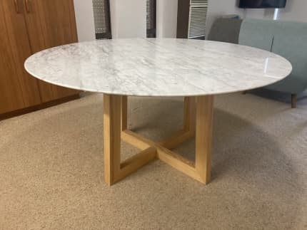 nick scali nolan dining table