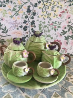 Vintage Collectable mini teapots set