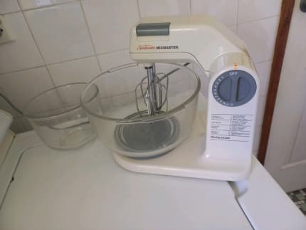 Vintage 1990 Sunbeam Mixmaster Mixer w/smaller bowl, dough hooks