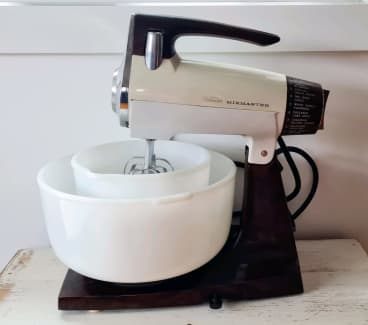 Vintage Sunbeam Mixmaster Gray & Black 12 Speed Mixer With Two 