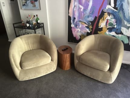 Plush swivel 2025 chair gumtree