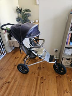 Mountain buggy urban jungle hotsell second hand