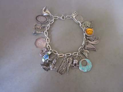 VINTAGE ITALIAN 925 STERLING SILVER CHARM BRACELET WITH 20 CHARMS