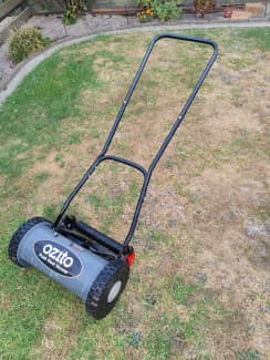 Ozito push on sale reel mower