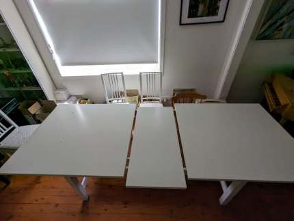 Extendable dining table deals gumtree