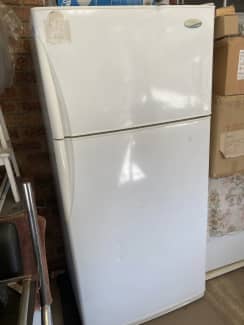 westinghouse freestyle fridge leaking water