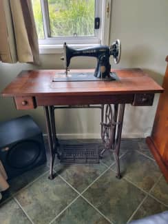 singer sewing machine table, Antiques, Art & Collectables
