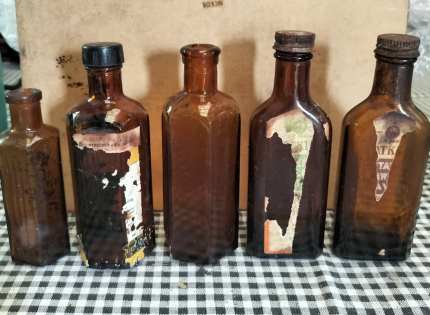 Old glass jars/pill container, Other Antiques, Art & Collectables, Gumtree Australia Toowoomba City - East Toowoomba