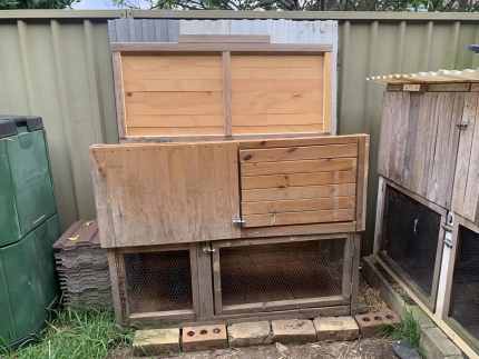 PRICE DROP!Sturdy, 2 story hutch for Rabbits, Guinea Pigs & chickens!