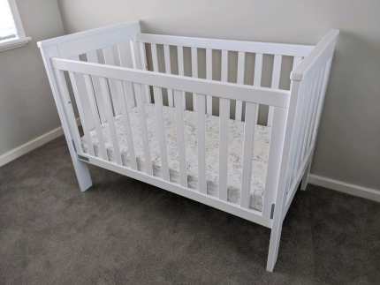 tasman essentials rascali cot white