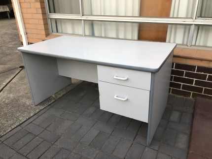 2nd hand study table for sale