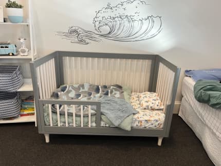 Baby hot sale bed gumtree