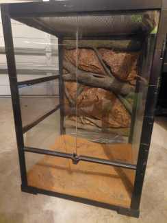 Reptile terrariums and spare glass doors