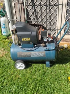 Master Airbrush Compressor (like New) PRICE IS NOT NEGOTIABLE for