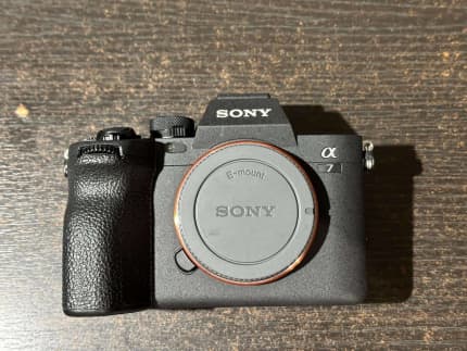 Sony a7R III Mirrorless Camera Body, Black {42.4MP} - With Battery &  Charger - LN