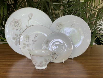 NEW Noritake hot Vinatge Rose China Set 20 Pc