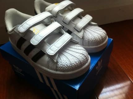 Adidas superstar outlet velcro size 12