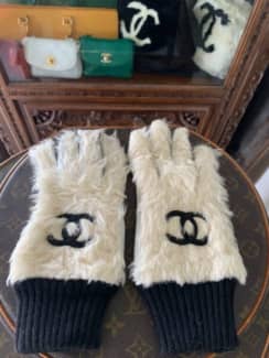 Pre-owned Chanel 1990s Cc Logos Gloves In Black