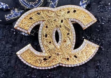 Used chanel store brooch