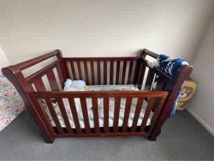 Baby cot 2025 bed gumtree