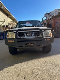 Genuine nissan navara store d22 bull bar