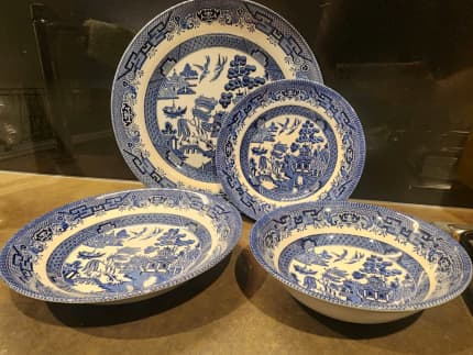 Churchill Blue Willow Plates Bowls Cups 20 Piece Dinner Set, Made