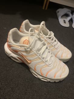 women's tns