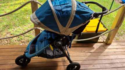 Second hand hot sale prams sydney