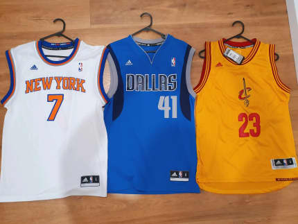 RARE NEW YORK KNICKS BASKETBALL JERSEY # 7 CARMELO ANTHONY SIZE M ADIDAS  MENS