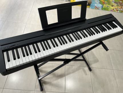 Yamaha – 88 Keys Digital Piano with Knox Gear Keyboard Stand, Adjustable  Bench and Sustain Pedal - P45B : : Musical Instruments