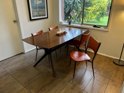 Free dining 2025 table gumtree