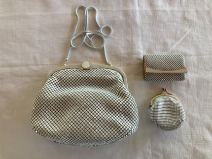 70s vintage Glomesh kiss lock coin purse | white gold enamel mesh pouch