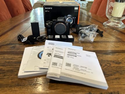Sony a7R III Mirrorless Camera Body, Black {42.4MP} - With Battery &  Charger - LN