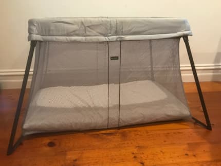 Baby bjorn shop travel cot gumtree