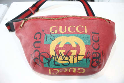 Gucci Messenger Vintage Logo Grained Calfskin Hibiscus Red in Grained  Calfskin with Gold-tone - US