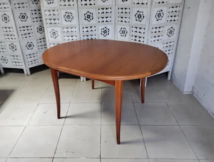 Extendable dining deals table gumtree