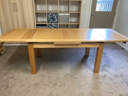 Extendable dining table deals gumtree