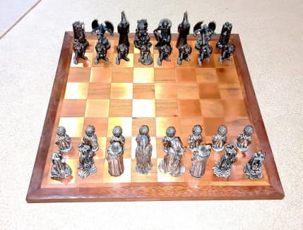 Royal Selangor War of The Rings Chess Set