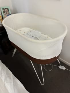 Second sale hand bassinet