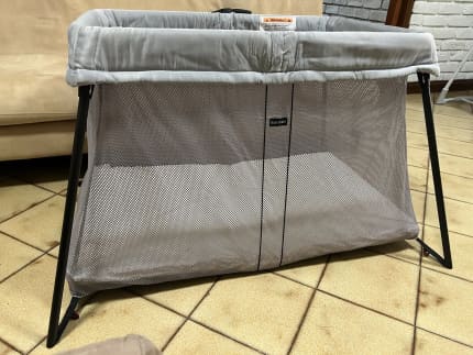 Baby bjorn shop travel cot gumtree