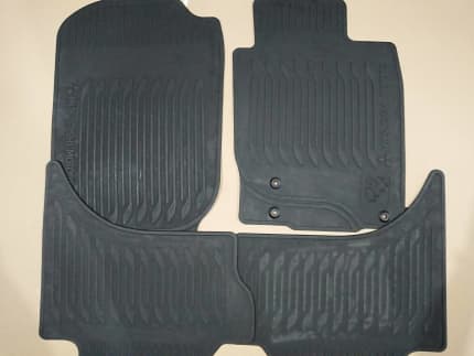 Genuine mitsubishi deals triton floor mats