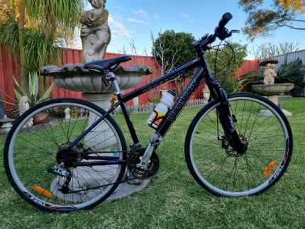 mongoose 700c hybrid bike