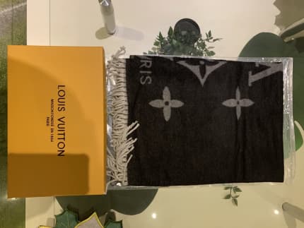 Louis Vuitton Shawl with Box : Swap or Buy