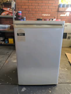 stirling 95l bar fridge