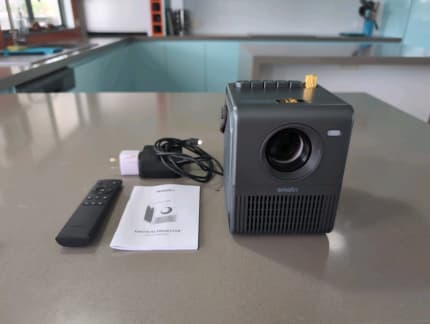 Which projector is better, the Anker Nebula Apollo or the Emotn H1