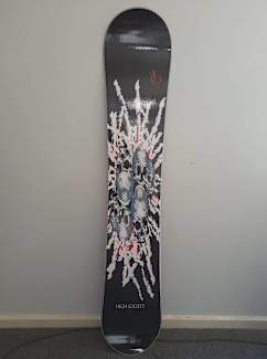 pocket square for burgundy suit