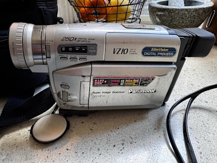 Panasonic NV-VZ10 VHS-C Video Camera - メルカリ