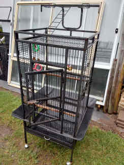 Good Quality Bird Cage Hardly Used In Excellent Condition 