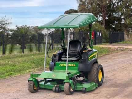 2014 john deere riding lawn mower